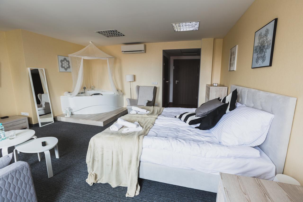 Czarno Na Bialym Hotel Kraków Eksteriør billede